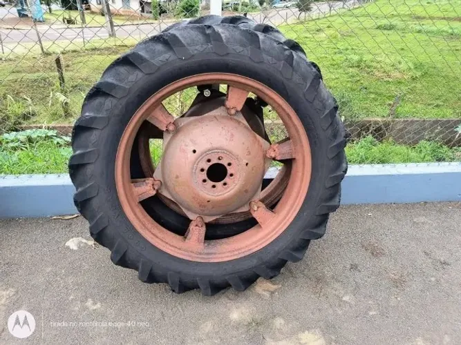 Pneu fino 12.4-36