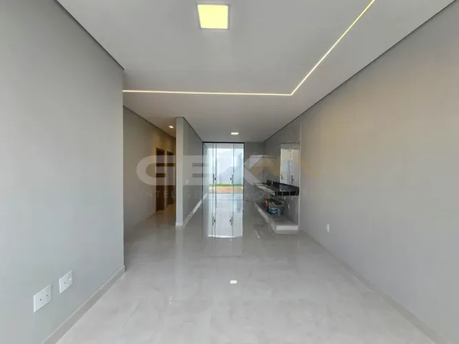 Casa à venda no São Roque, 3 quartos, 1 suíte e 2 vagas.