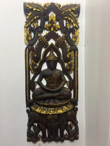 Buda em madeira talhada 