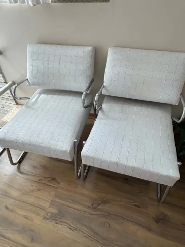 Poltronas em couro