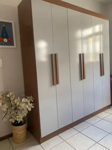 Vendo guarda roupas semi novo