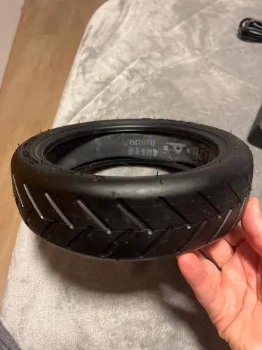Par de Pneus Originais CST 8½ x 2 para Patinete Xiaomi - Novos com câmera 