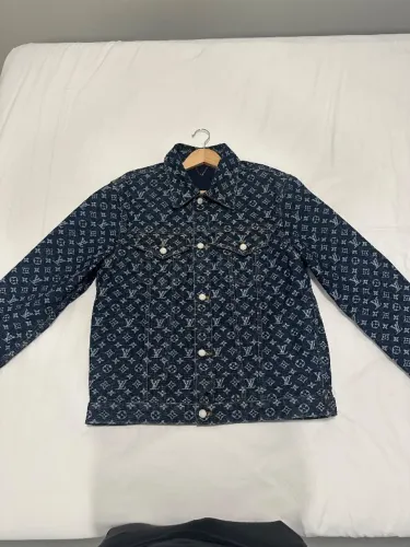 Jaqueta Jeans Louis Vuitton com Jacquard Monogram LV