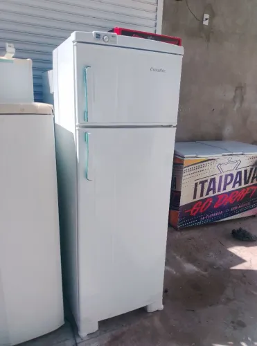 Vêndo geladeira Esmaltec de 370 litros degelo  gelando bem 