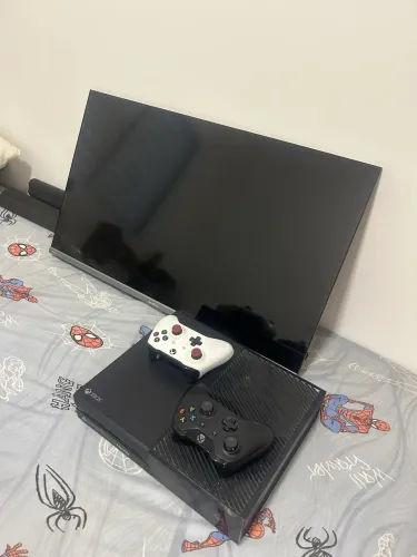 X box one + tv 32 Britânia