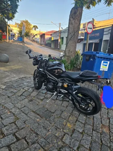 Vendo triumph 765rs