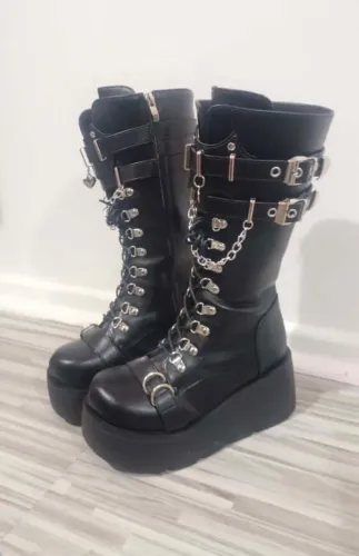 Bota plataforma coturno gótico shein 