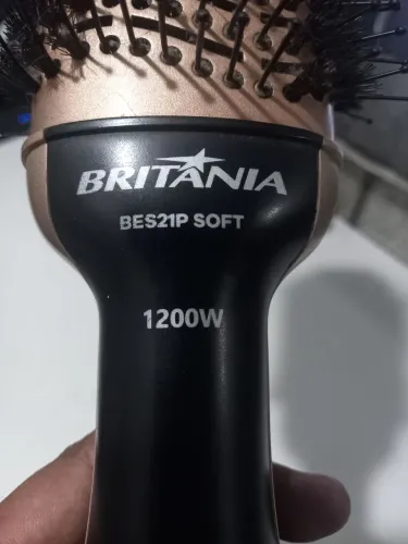 Escova secadora e modeladora Britânia. 
