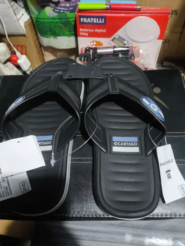 Chinelos novos 