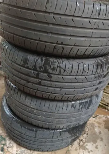 Vendo pneus 215/65/16