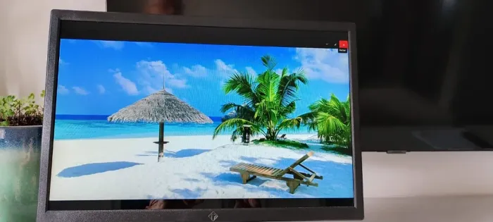 Monitor LED Tronos 19 Polegadas TRS-HK19WY Resolução HD e conexões HDMI e VGA USADO