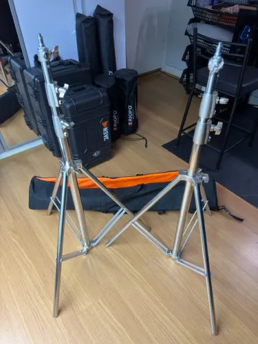 Título: Kit 2 Tripés Profissionais de Iluminação + Bolsa de Transporte