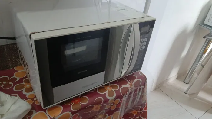 Micro-ondas usado. Bom estado de conservação.