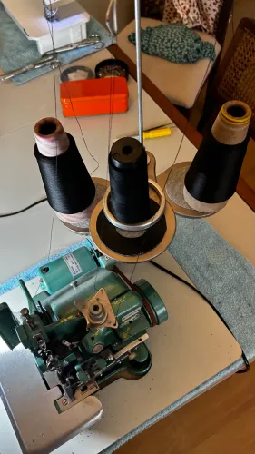 Vendo máquina de costura overloque portátil