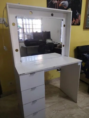 Penteadeira com gaveteiro