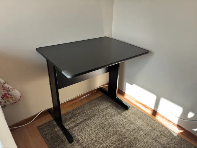 Mesa de escritório preta