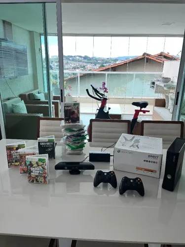Xbox 360 Slim Desbloqueado RGH +30 Jogos | HD 250GB | 2 Controles | Kinect |Caixa Original