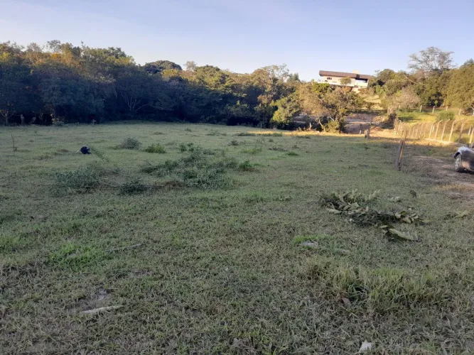 Vende se lotes de mil metros quadrados