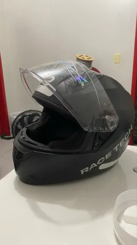Vende-se capacete Race Tech