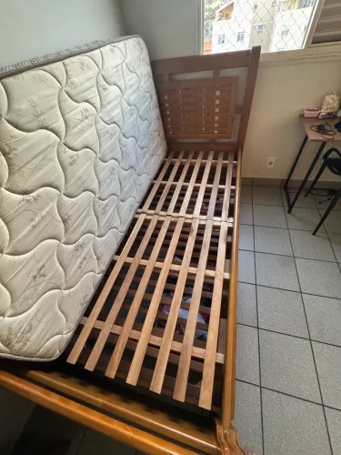 Cama de solteiro madeira pura com colchão
