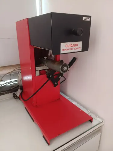 Máquina de estampar copos