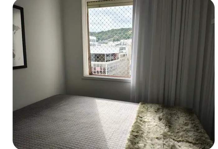 Apartamento compartilhado, quarto para alugar.