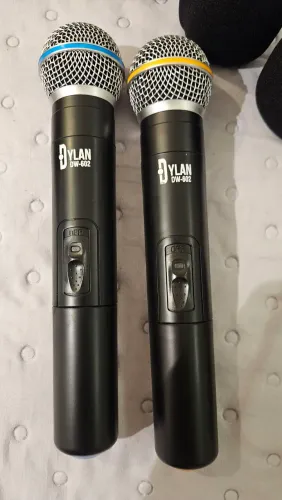 USADO APENAS UMA VEZ! 2 Microfone Duplo Sem Fio Profissional Par Dylan Dw 602 Max Preto