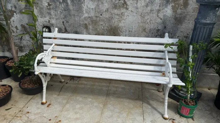 Sete pés de Banco de Jardim Tipo cavalinho