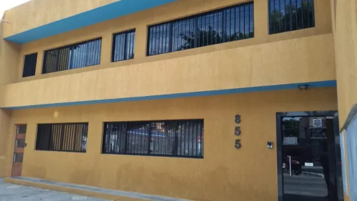 Vendo prédio comercial com 18 salas 500 metros de construção, terreno 12x35 B.Vermelho,