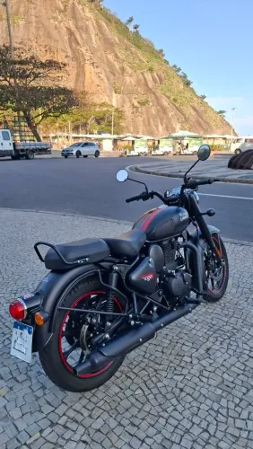 Classic 350 Dark 2025 - Único dono - Só 5.000km