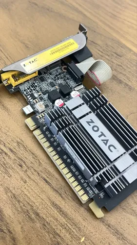 Placa de vídeo Zotac G210