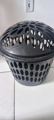 Vendo cesto de roupa.