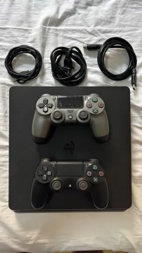 PS4 Slim 500gb + 2 controles
