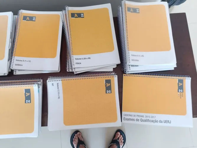 Vendo apostilas Curso AZ para vestibulares