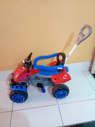 Quadriciclo infantil