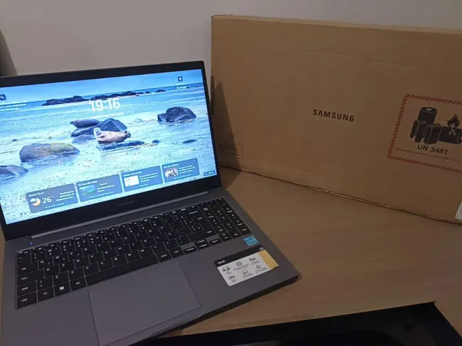 Notebook Samsung Book (NP550XDA)