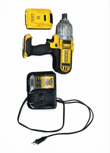 Chave De Impacto 1/2 20v Dewalt DCB115 + 1 Bateria 5ah + Carregador USADO