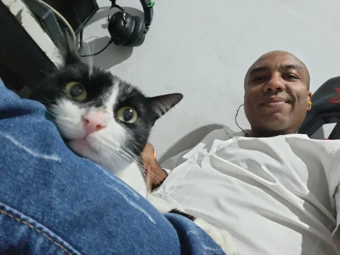 Cuidador e passeador de animais.