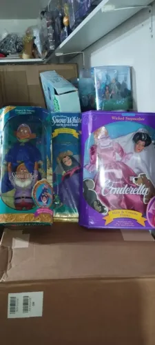 Lote princesas Disney.. novas.. madrasta vai sem caixa. (Reservada)
