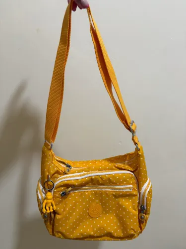 Bolsa Kipling Gabbie Poa Amarela