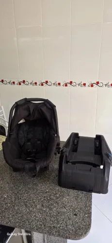 Bebê conforto com base de carro