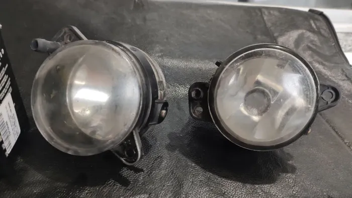 vendo farol auxiliar já com as lâmpadas de led novas serve no gol Fox Saveiro Voyage .