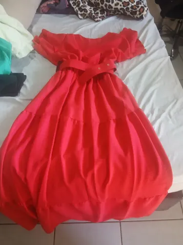 Tenho algumas peças de roupas disponíveis para venda semi novas valores apatir de 40 rea