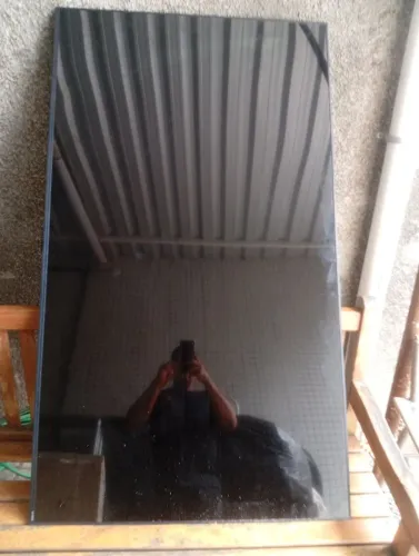 TV LG 65 polegada com a tela quebrada