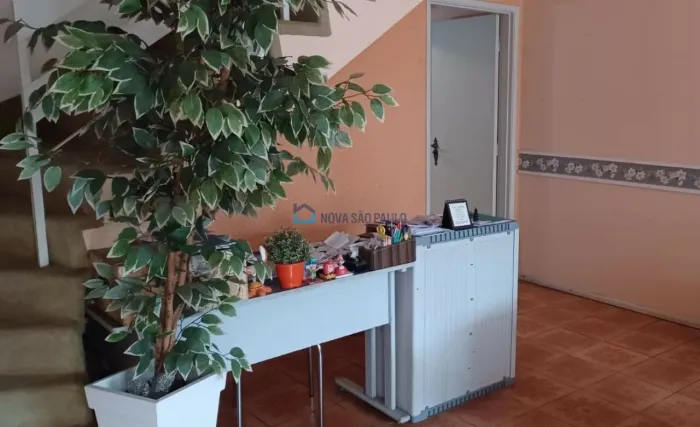 Casa com 03 quartos na região da Vila Mascote.