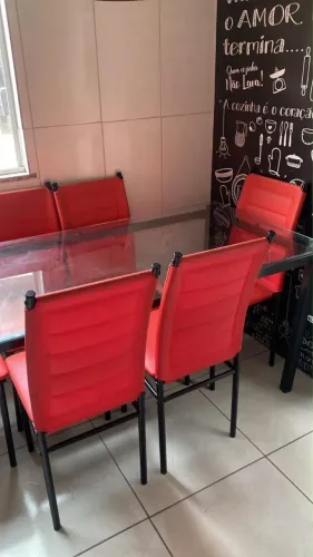 Mesa de vidro com 6 cadeiras