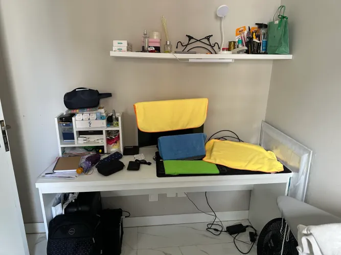 Mesa e Prateleira de Escritório 