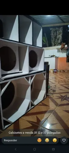 Gabinetes de alto falante