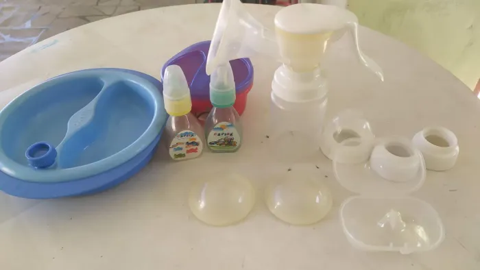 CONJUNTO PARA BEBÊ, PRATINHO, EXTRATOR DE LEITE MATERNO, CHUQUINHA, PROTETOR DE SEIOS 