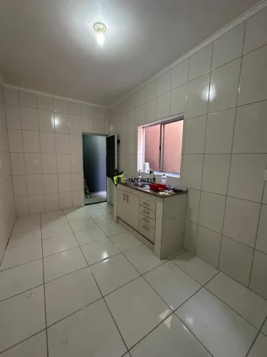 Casa para Alugar com 1 quarto, 30m²